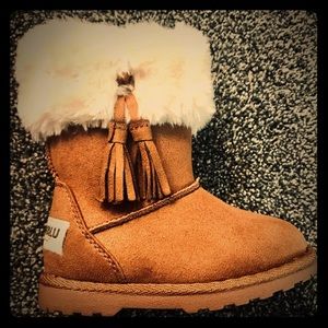 NWT Size 6 Makalu brown boots